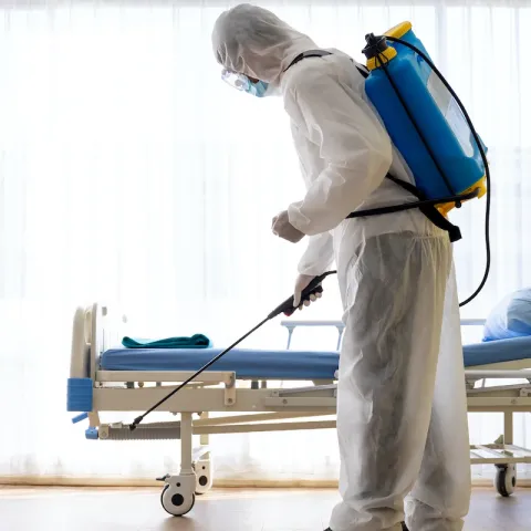 Importanța Dezinfecției în Spitale: Protejând Sănătatea Pacienților și a Personalului Medical