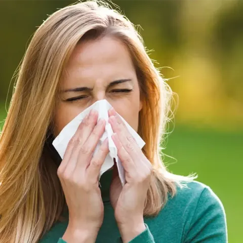 Ce legătură are dezinfecția cu alergiile de sezon? Mai mult decât crezi
